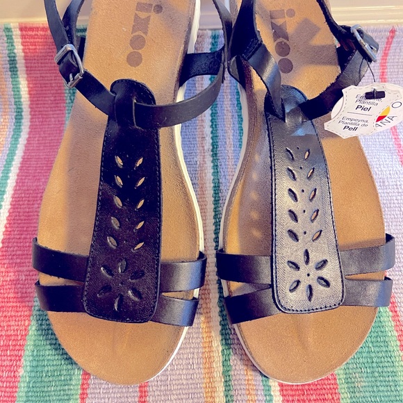 ixoo T strap black leather sandals. Cork footbed with 1/2 inch platform. Size 38 - Picture 8 of 9